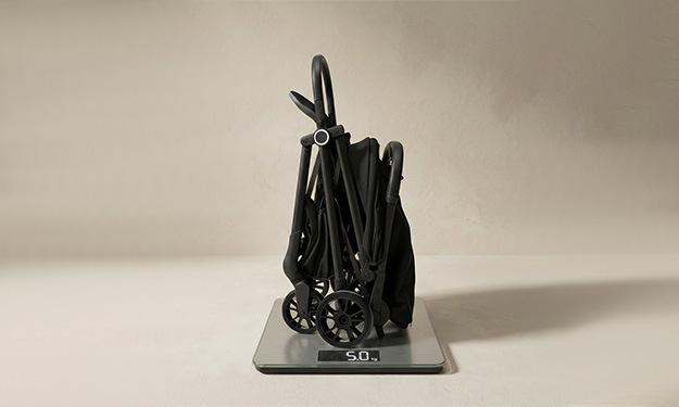 Lightweight baby stroller with safety certification for EU and US markets